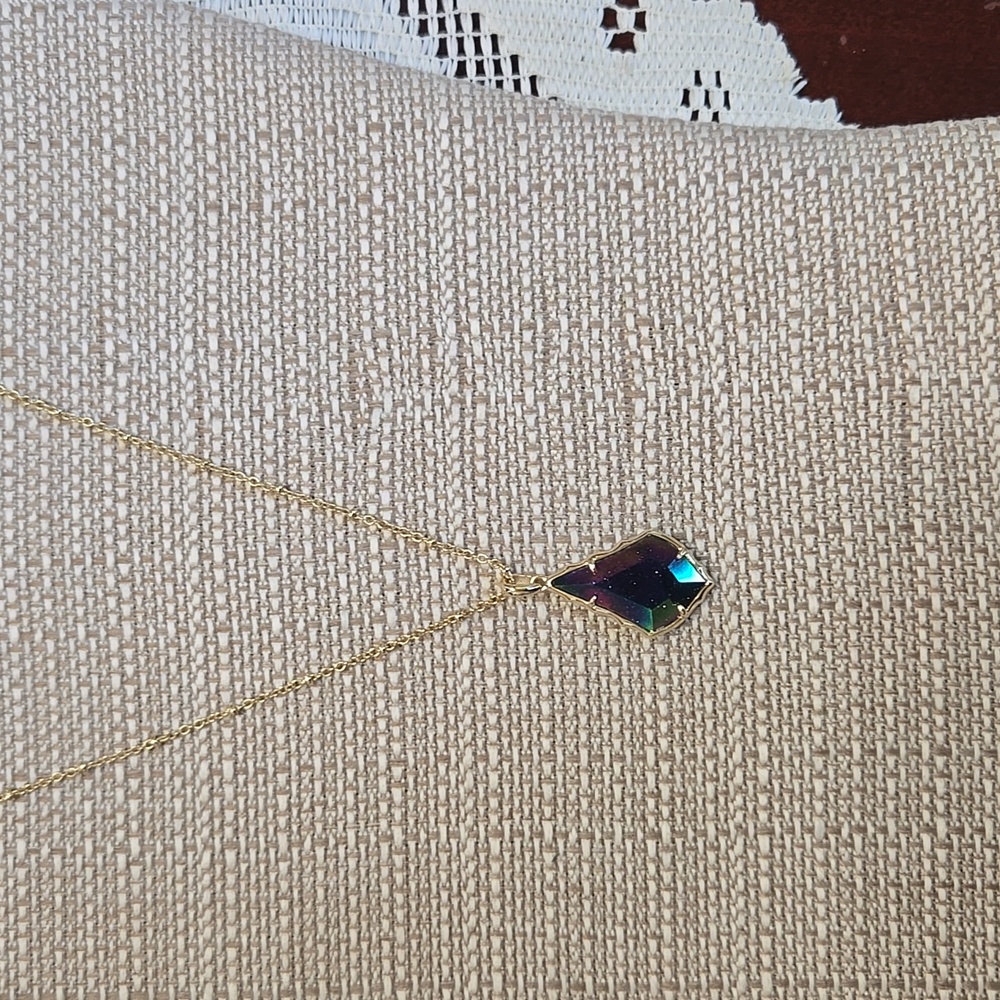 Kendra Scott Faceted Alex Gold Necklace In Irredescent Blue Goldstone - Picture 3 of 10
